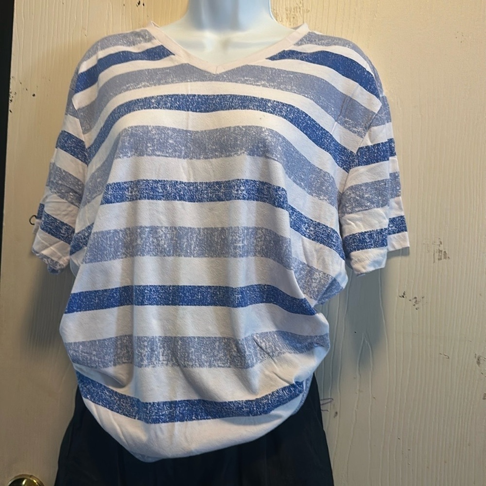 American Rag Blue Striped V-Neck T-Shirt - Size XL - Casual Relaxed Fit